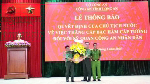 Giám đốc Công an tỉnh Long An Lâm Minh Hồng được thăng cấp bậc hàm Thiếu tướng