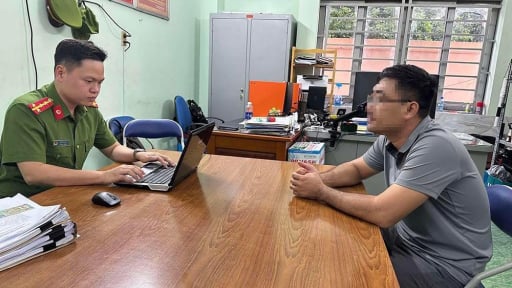 Danh tính người đàn ông ngồi trên ô tô, mở cửa xuống xe tung cước vào nữ tài xế xe ôm