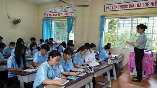 Long An hướng đến miễn học phí cả ở trường ngoài công lập