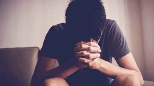 Thanh niên trợt loét toàn thân vì bệnh nặng mà không được chăm sóc đúng