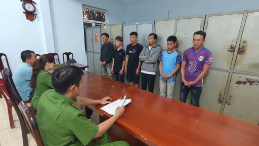 Bắt giam nhóm đối tượng để điều tra về hành vi dụ dỗ, ép thiếu nữ uống say rồi giở trò đồi bại