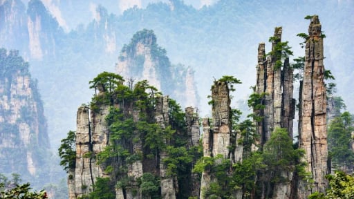 Nỗ lực dọn 51 tấn rác thải tại 'thiên đường hạ giới' Trương Gia Giới