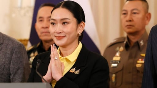 Thủ tướng Thái Lan xin lỗi vì cuộc gọi với ông Hun Sen khiến bà có thể mất quyền lực, chính phủ bên bờ sụp đổ