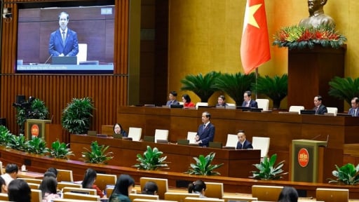 TRỰC TIẾP: Bộ trưởng Bộ Giáo dục và Đào tạo tiếp tục trả lời chất vấn trước Quốc hội