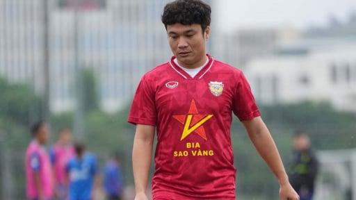 Tiền vệ cánh cao 1m68: Từng khoác áo ĐT Việt Nam, là đồng đội của Công Phượng