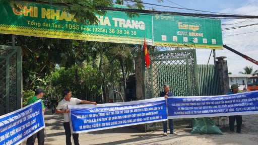 Hàng chục tài xế taxi Mai Linh (Nha Trang) bức xúc vì bị nợ lương và bảo hiểm xã hội