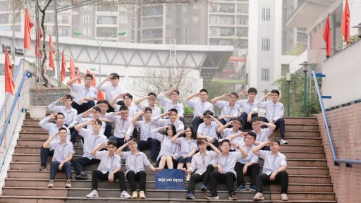 Một lớp ở Trường Amsterdam có 28/29 em đỗ chuyên Khoa học Tự nhiên, 1 em 'không đỗ': Thầy giáo tiết lộ