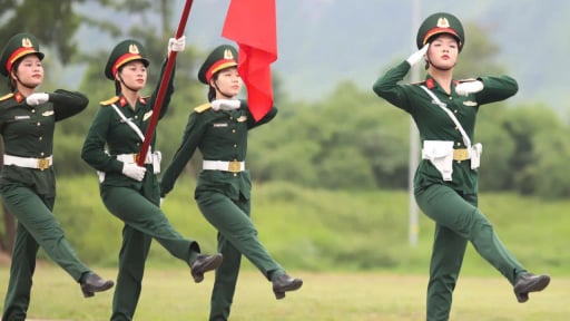 Những hình ảnh khối nữ chiến sĩ quân đội hợp luyện cho Lễ Kỷ niệm 80 năm Cách mạng tháng Tám và Quốc khánh 2/9