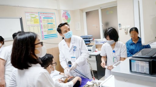 Kinh hãi bé trai bị rò rỉ dịch não tủy qua tai, nguy cơ áp xe não