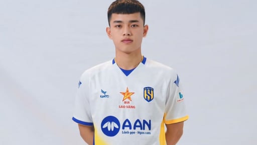 Sao trẻ SLNA: Cao 1m77, khoác áo U23 Việt Nam từ năm 18 tuổi