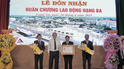 Một huyện của tỉnh Long An được công nhận nông thôn mới nâng cao, trước giờ kết thúc hoạt động chính quyền cấp huyện