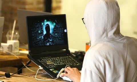 

 

Công an TP.HCM giải cứu nam sinh bị lừa đảo với thủ đoạn “bắt cóc online”, đòi chuyển 600 triệu đồng