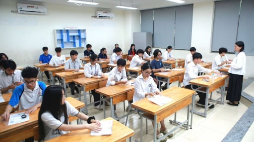 Ngày thi tốt nghiệp THPT đặc biệt: 1 buổi sáng thí sinh phân chia nhau thi 2/9 môn, mỗi môn 48 mã đề