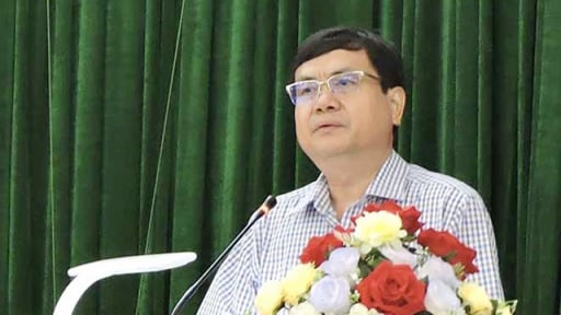 Phó Chủ tịch tỉnh Kon Tum và nhiều cán bộ Quảng Ngãi được nghỉ hưu trước tuổi