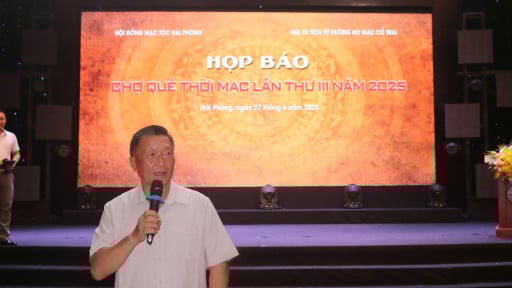 Trước giờ hợp nhất, nhiều   đặc sản Hải Dương tham   gia trưng bày tại Chợ quê thời Mạc, Hải Phòng lần thứ III