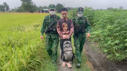 Clip: Chi 50 triệu mua “hàng” ở Campuchia về “phê”, thanh niên sa lưới tại cửa khẩu