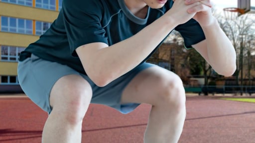 Học sinh suy thận vì bị phạt squat 1.000 lần 