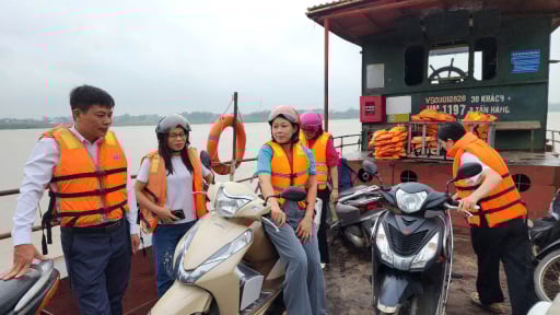 Từ bến đò Minh Châu đến bộ phận một cửa ở Hoàn Kiếm: Khi bộ máy chính quyền gần dân, vì dân