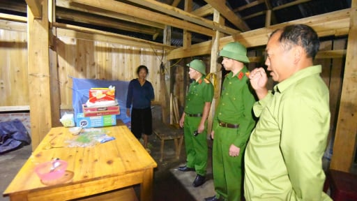 Lào Cai: Kịp thời sơ tán hơn 10 hộ dân trước khi xảy ra sạt lở đất