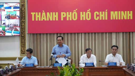Họp phiên đầu tiên của UBND TP.HCM, tập trung tăng trưởng  GRDP năm 2025 