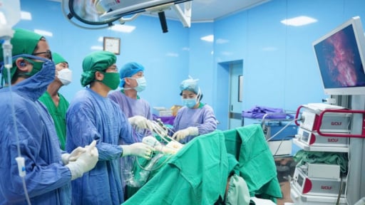Khó thở, tức ngực vì trong phổi đầy kén khí lớn