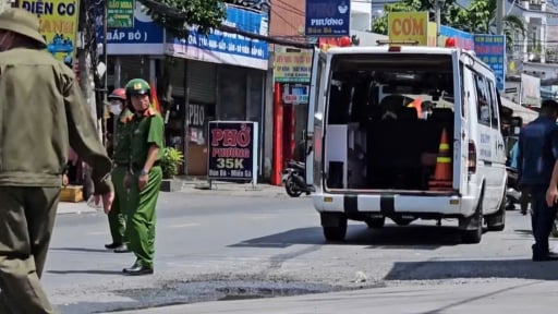 Va chạm giữa xe đạp điện và xe tải, người phụ nữ tử vong ở phường Tân Thới Hiệp