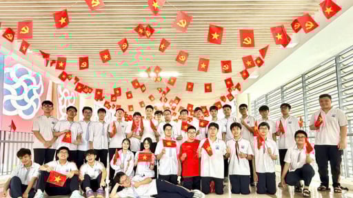 Thủ khoa vào lớp 10 Hà Nội năm 2025 đỗ 5 nguyện vọng: Chưa bao giờ bị bố mẹ thúc ép học bài