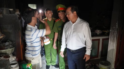 Chủ tịch TP.HCM đến hiện trường vụ cháy nghiêm trọng tại chung cư Độc Lập, khiến 8 người chết