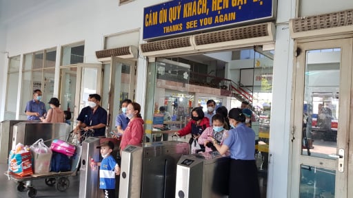 Khách du lịch hè tăng, đường sắt bổ sung nhiều tàu từ TP.HCM – Nha Trang