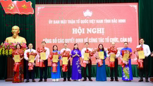 Chủ tịch Hội Nông dân tỉnh Bắc Ninh Nguyễn Hoàng Trung được phân công đồng thời giữ chức Phó Chủ tịch Ủy ban MTTQ tỉnh