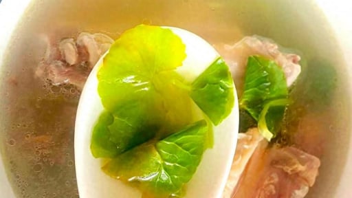 Loại rau dại 'tai tiếng' nhất Việt Nam lại là đặc sản bổ dưỡng, giúp mát gan, chống viêm, nấu canh gà cực ngon