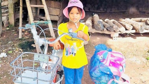 Bạn đọc báo Dân Việt tặng xe đạp 'chắp cánh' ước mơ cho học sinh nghèo Quảng Trị