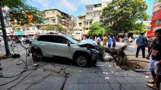 Vụ ô tô tông liên hoàn 10 xe máy trên phố Hà Nội: Những rủi ro pháp lý nữ tài xế có thể phải đối mặt?