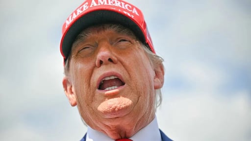 Bị Iran đe dọa ám sát khi đang tắm nắng tại tư dinh, ông Trump lập tức đáp trả cực gắt