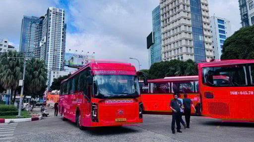 Nhu cầu xe đưa rước công chức tăng vọt tại TP.HCM: Thích ứng nhanh với mô hình chính quyền hai cấp