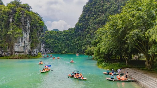 Bức tranh thủy mặc sống động mùa nước ngọc bích hiếm có ở Tràng An