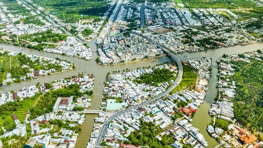 Đây là dòng kinh xáng dài hơn 100km chảy ra 7 nhánh sông huyền thoại, nối Cà Mau với Ngã Bảy Cần Thơ