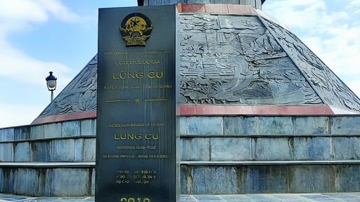 Cột cờ ở Lũng Cú có từ khi nào?