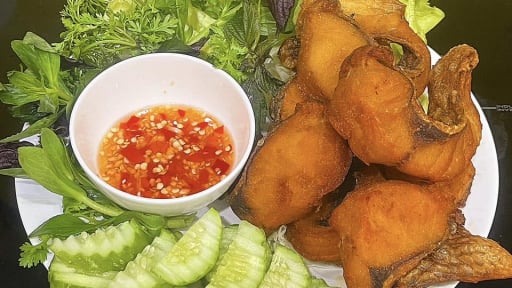 Loại cá giá rẻ bán đầy chợ Việt, giúp bổ huyết, dưỡng xương khớp, đem nấu bún theo kiểu này ăn là nghiền