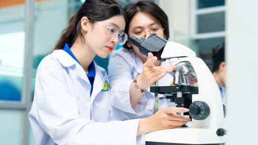 Chính thức: Điểm sàn HUTECH 2025 từ 15-18 điểm, học phí và học bổng hấp dẫn