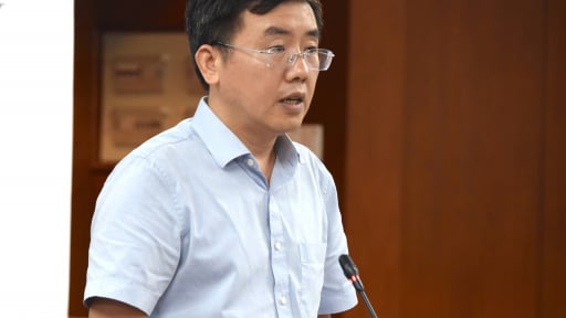 TP.HCM thí điểm đèn led vỉa hè và biển báo phát sáng, nâng cao an toàn giao thông