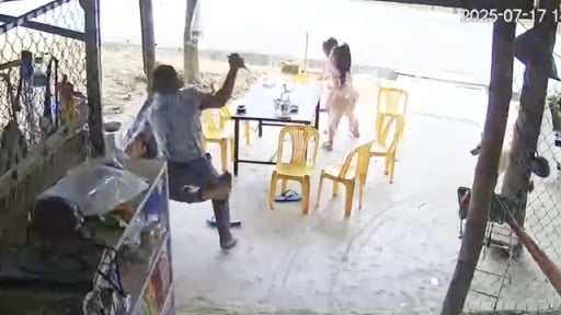 Chủ quán nước mía ở Quảng Ngãi bị đối tượng dùng hung khí đâm liên tiếp khi đang nằm võng 