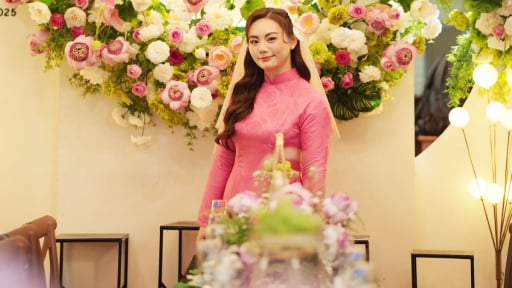 Dung mạo xinh đẹp của bà xã tiền vệ Trần Phi Sơn