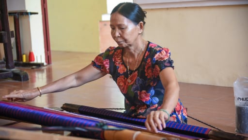 Nghề dệt giúp hàng trăm hộ đồng bào dân tộc Chăm ở tỉnh Khánh Hòa (mới) đang tăng thu nhập, có hộ đổi đời