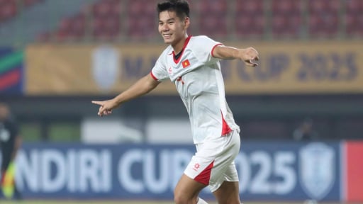 Nguyễn Hiểu Minh - trung vệ 1m84 lập cú đúp vào lưới U23 Lào, có gì đặc biệt?