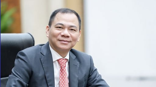 1.000 VIC = 1 cây vàng: Tài sản tỷ phú Phạm Nhật Vượng phình to như 'tiền chảy chỗ trũng'