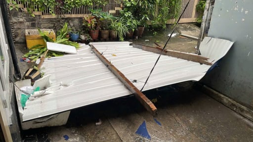 Lốc xoáy quét qua phường Bình Thạnh, tốc mái nhà 3 hộ dân