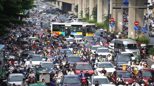 Chuyển đổi xe máy chạy xăng sang xe điện: 'Không độc quyền trạm sạc'