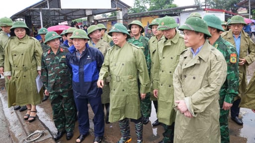 Báo cáo với Phó Thủ tướng Trần Hồng Hà về phòng, chống bão WIPHA, TP Hải Phòng: Vẫn còn 280 du khách ở đặc khu Cát Hải