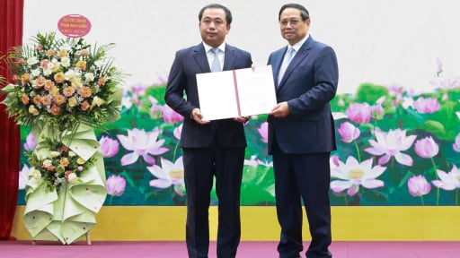 Giới thiệu chức danh và chữ ký của Quyền Bộ trưởng Bộ Nông nghiệp và Môi trường Trần Đức Thắng